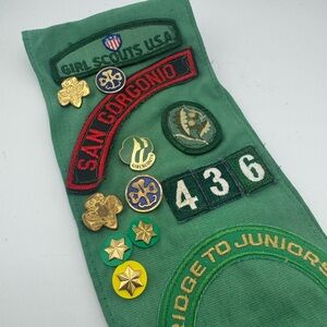 Girl Scouts USA Green Sash with Patches and‎ Pins Vintage